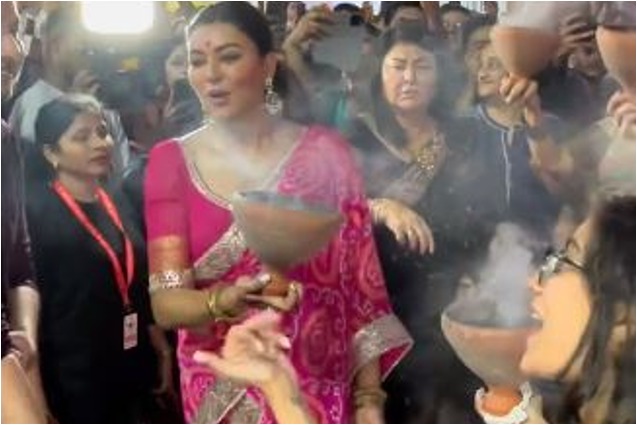 Sushmita Sen and Daughters Embrace Durga Puja Festivities