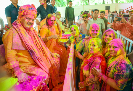 Rajasthan CM celebates Holi with people showcasing Braj culture