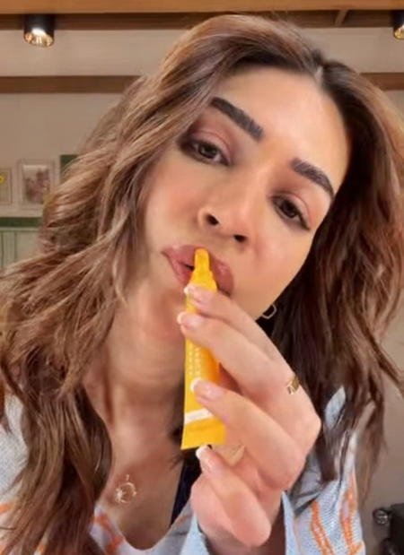 Kriti Sanon satisfies her mango craving with a quirky quick fix