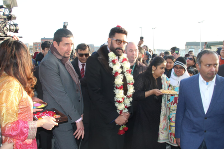 Abhishek Bachchan receives warm welcome in Dublin, gets huge support to promote ETPL