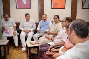 Delhi CM ropes in city BJP workers for expanding flood relief