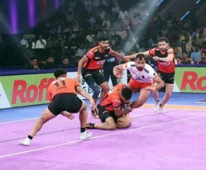 PKL 12: Puneri Paltan rise to top with defensive masterclass to dismantle U Mumba in Maharashtra Derby