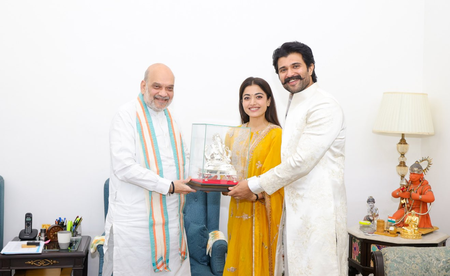 Vijay Deverakonda-Rashmika Mandanna receive a beautiful Ganesh idol from Home Minister Amit Shah