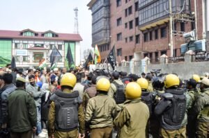 Police stop Cong protest march in Srinagar over US-India trade deal, Iran issue