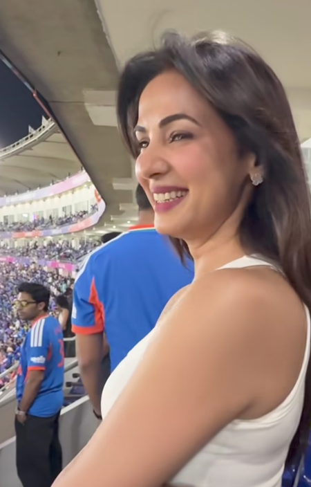 Sonal Chauhan thrilled as fans sing ‘Zara Sa’ from ‘Jannat’ live for her at T20 World Cup