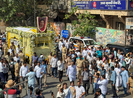 Asha Bhosale cremated with full state honours at Mumbai’s iconic Shivaji Park