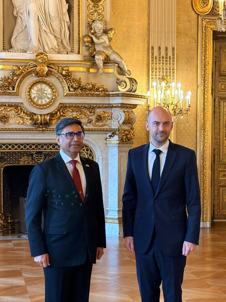 Foreign Secretary Misri calls on French Foreign Minister in Paris, discusses bilateral ties