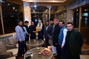 Omar Abdullah meets Parliamentary panel on energy at Gulmarg ski resort