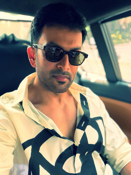 Prithviraj shares new picture from his revenge thriller ‘Khalifa’; fans thrilled!
