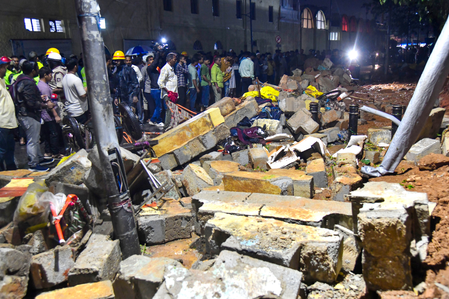 Hospital wall collapse: K’taka Lokayukta Justice Patil inspects site, orders probe