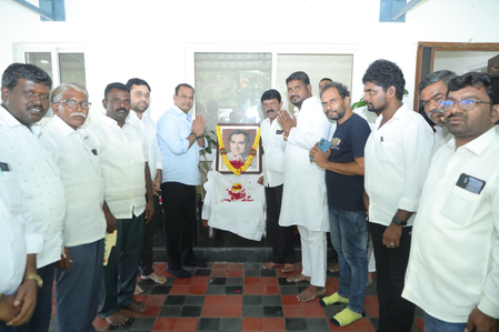 Visionary who ushered India into 21st century with IT, telecom revolution: Telangana leaders pay tributes to Rajiv Gandhi