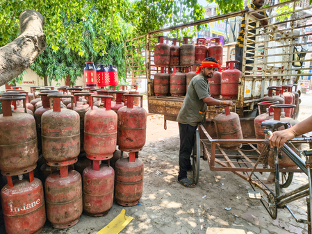 Over 58,500 PNG consumers surrender LPG connections, adequate petrol and diesel stock: Centre