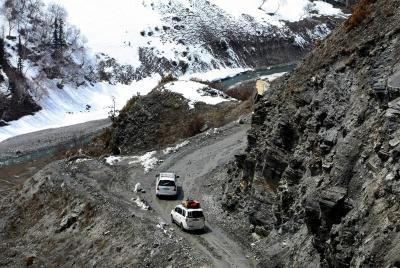 Driver & helper escape miraculously as truck drops into 400-ft-deep gorge near Zojila Pass