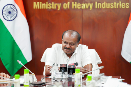 K’taka township row: Kumaraswamy questions meeting without stakeholders; CM Shivakumar says will speak later