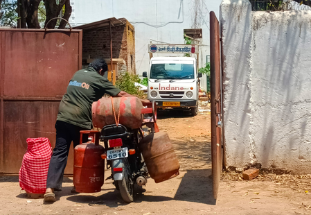 Misuse of Ujjwala scheme led to cut in subsidised LPG cylinders: Hardeep Puri