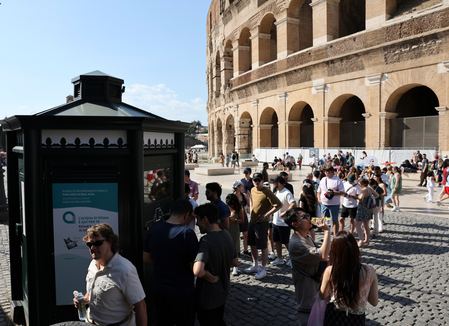Ebola patient in Italy hospital awaits test results