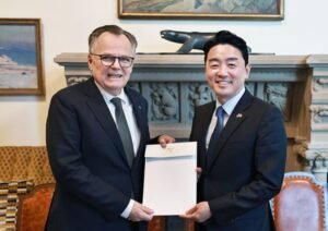 South Korea’s Defense minister highlights submarine bid in call with Canadian counterpart