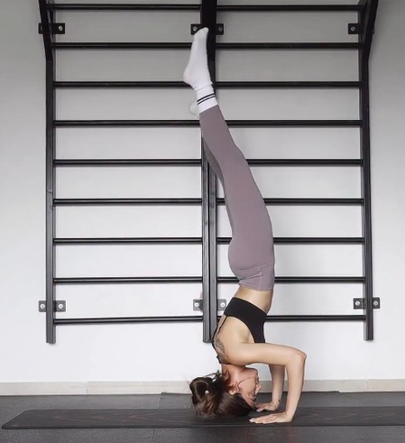 Alaya F shares fitness milestone as she unlocks Hollowback headstand