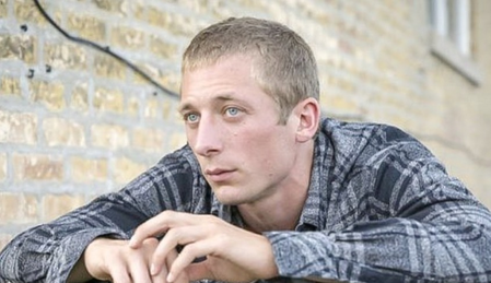 Jeremy Allen White lauds U.K. for prohibiting social media for kids under 16