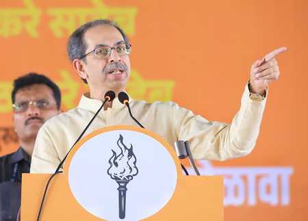 Uddhav Thackeray hints at high level discussion with CM Fadnavis on flight, condemns turncoat MP for abusing scribes