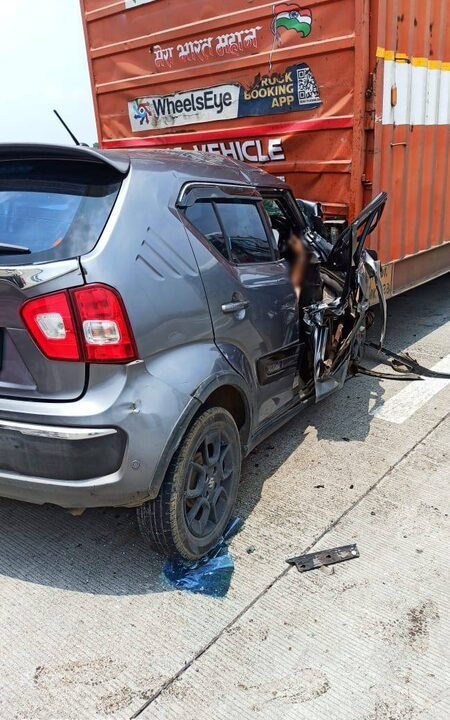 Maharashtra: 5 members of same family killed in severe truck-car collision