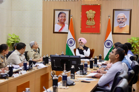 Delhi L-G Sandhu discusses traffic management with top cops