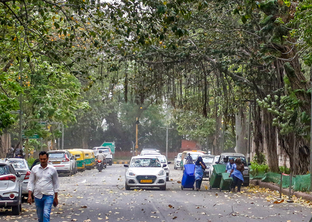Delhi-NCR wakes up to cloudy, humid morning; light rain, gusty winds likely