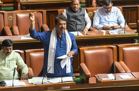 Congress trying to grant PRCs to Bangladeshis: K’taka LoP