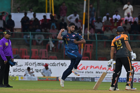 Maharaja Trophy KSCA T20: Bengaluru Blasters edge Hubli Tigers by two runs to strengthen playoff push