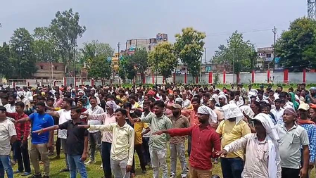 Dhanbad police parade 700 history sheeters, administer oath to shun crime