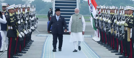 In special gesture, Indonesian President welcomes PM Modi at Jakarta airport