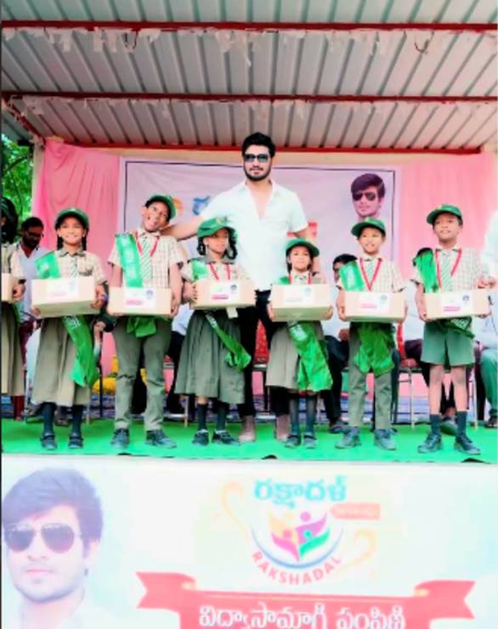 Nikhil Siddhartha gifts study kits to a 1000 students