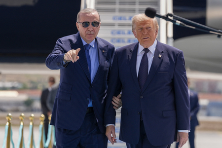 Trump signals F-35 opening for Turkey