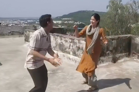 Janhvi Kapoor groves with ‘Homebound’ co-stars Ishaan Khatter & Vishal Jethwa in the BTS video