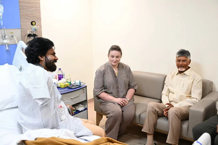 Chandrababu Naidu visits Pawan Kalyan at Mumbai hospital