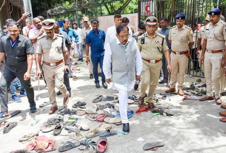K’taka govt exonerates three IPS officers in Chinnaswamy stampede case