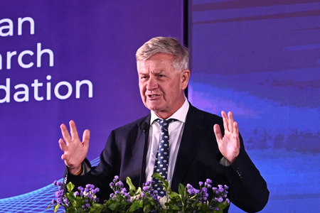 ‘This is great, India!’, says ex-UNEP chief Erik Solheim on first hydrogen train