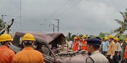 Bengal school bus-train crash: Drunk gateman ignored closing rail gate, arrested (Lead)