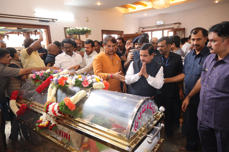 Pralhad Joshi pays last respects to Chennamma, conveys PM Modi’s condolences to Deve Gowda family
