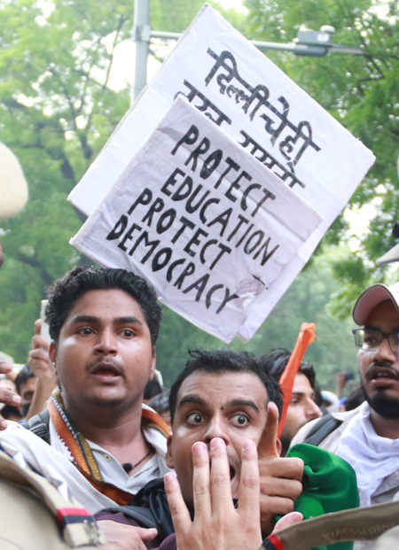 Karnataka BJP, Congress spar over Delhi student protest, police action