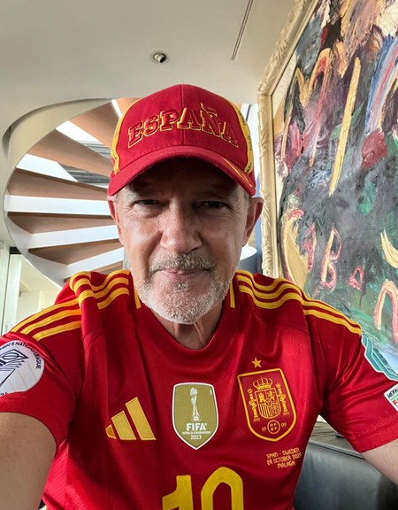 Antonio Banderas celebrates Spain’s FIFA World Cup success:  A total blast