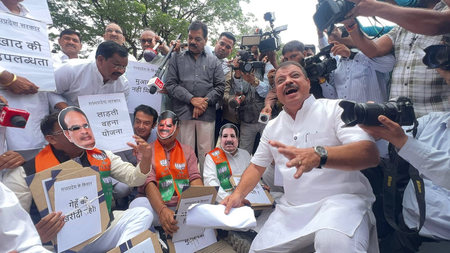Monsoon Session begins with Congress protest over fertiliser crisis in MP