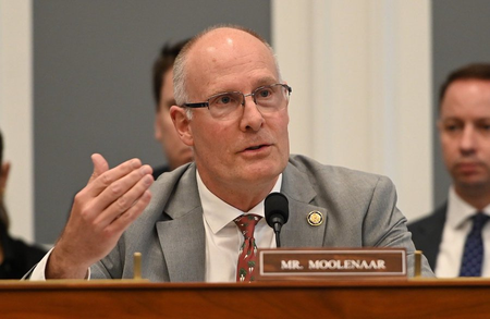 US bill targets Chinese firms in espionage cases