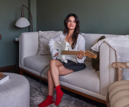 Jasleen Roya croons ‘Luka Chuppi’ from ‘Rang De Basanti’ to stand with students protesting