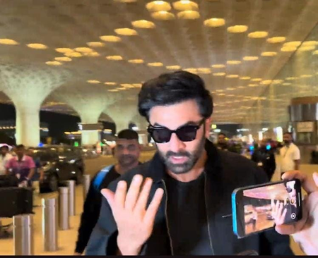 Ranbir Kapoor requests paps to stop flashing lights amid conjunctivitis, says ‘kuch dikhai nahi de raha’