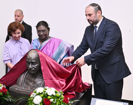 President Murmu, North Macedonia counterpart unveil Mahatma Gandhi’s bust at Skopje Museum