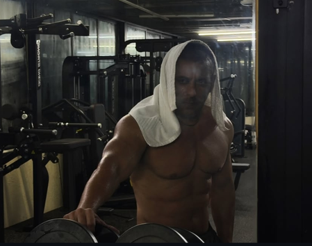 Salman Khan says ‘Joe darr gaya vo mar gaya’ as he drops midnight gym pics