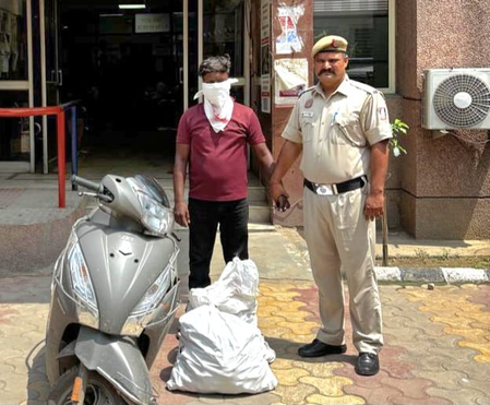 Bootlegger arrested in Delhi’s Nand Nagri; 250 quarter bottles of illicit liquor seized