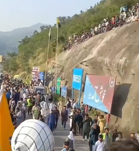 One killed, several injured as violence, rigging claims overshadow PoK polls