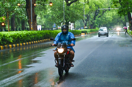 Delhi-NCR wakes up to overcast skies, light showers; IMD issues yellow alert